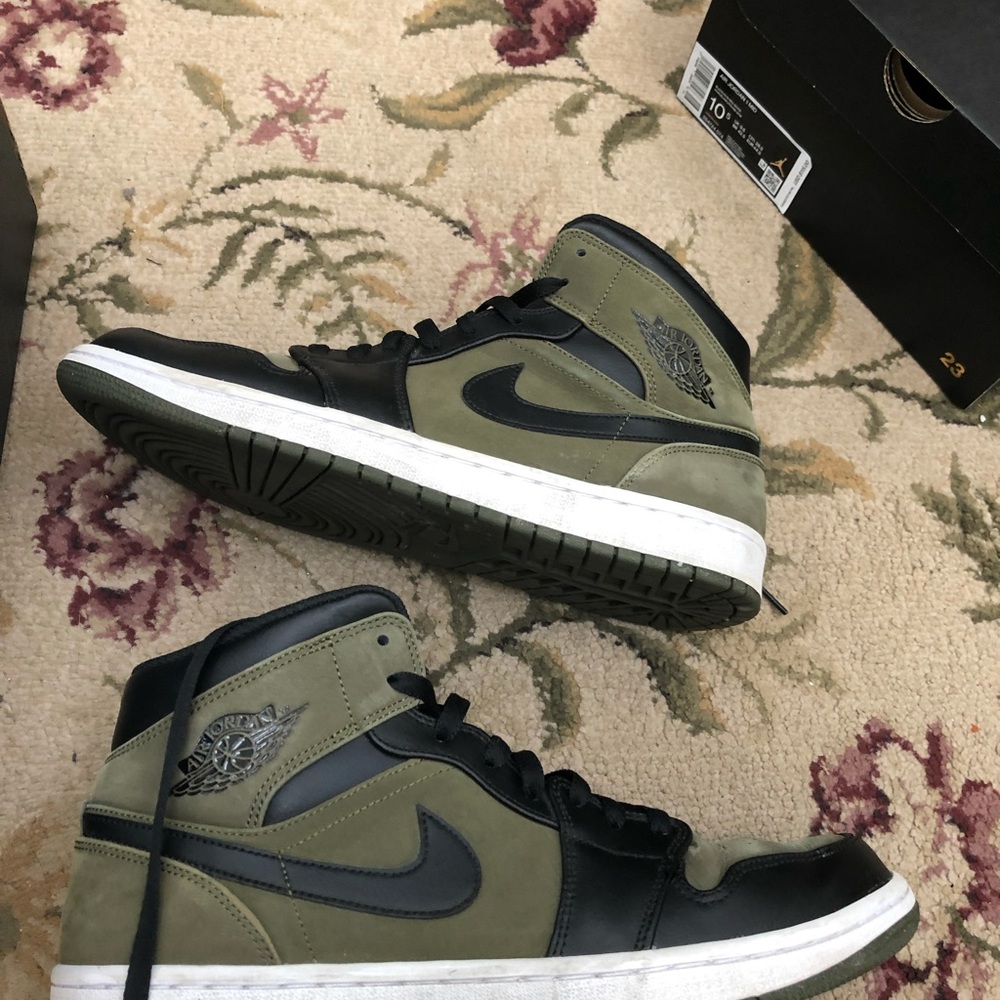 Jordan 1 Mid